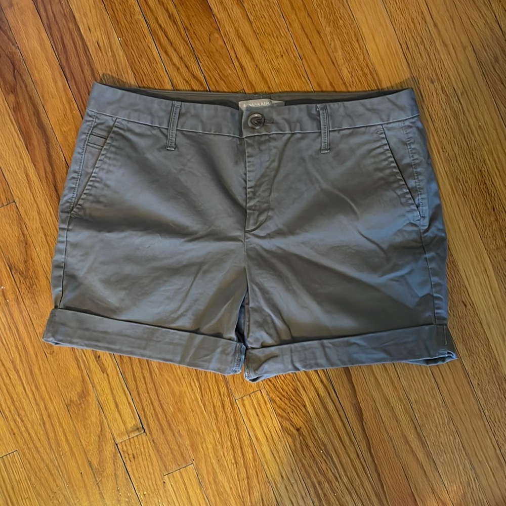 Banana Republic roll Lisbon khaki shorts size 2 w belt loops